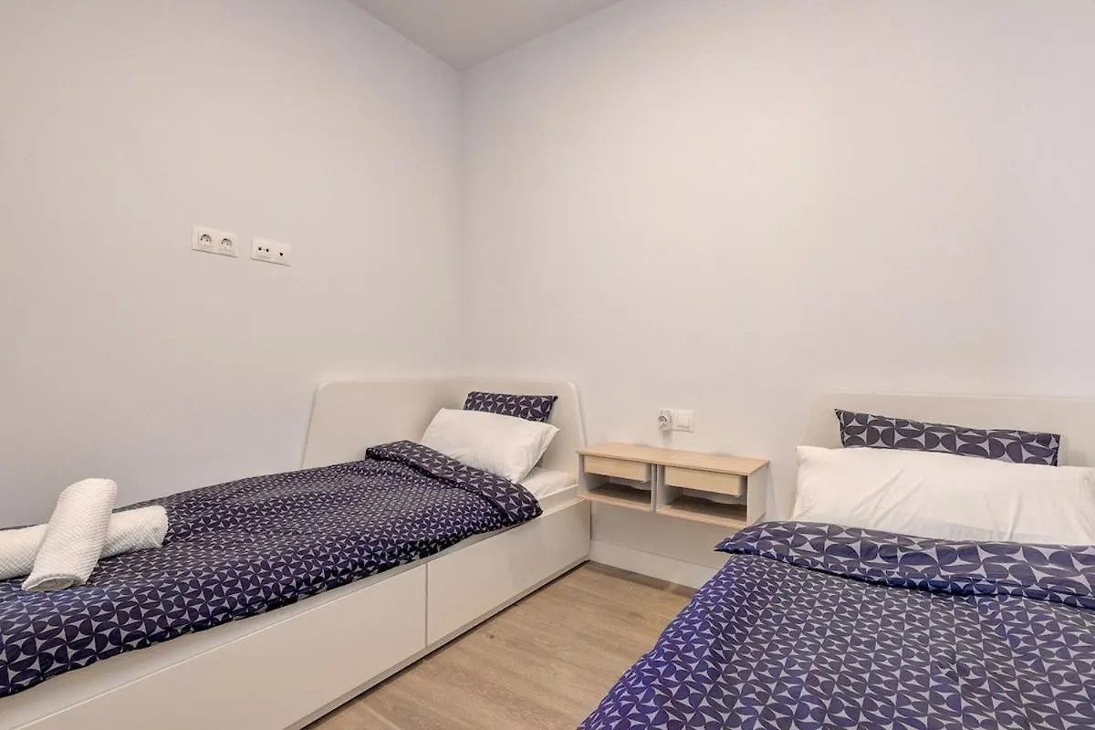 Charming 2 Bedroom Flat In Estepona 0*,